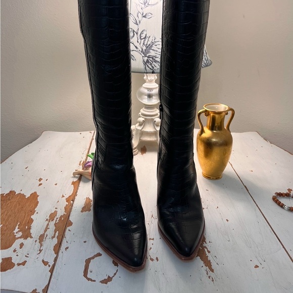 Gianni Bini Boots - Picture 3 of 16